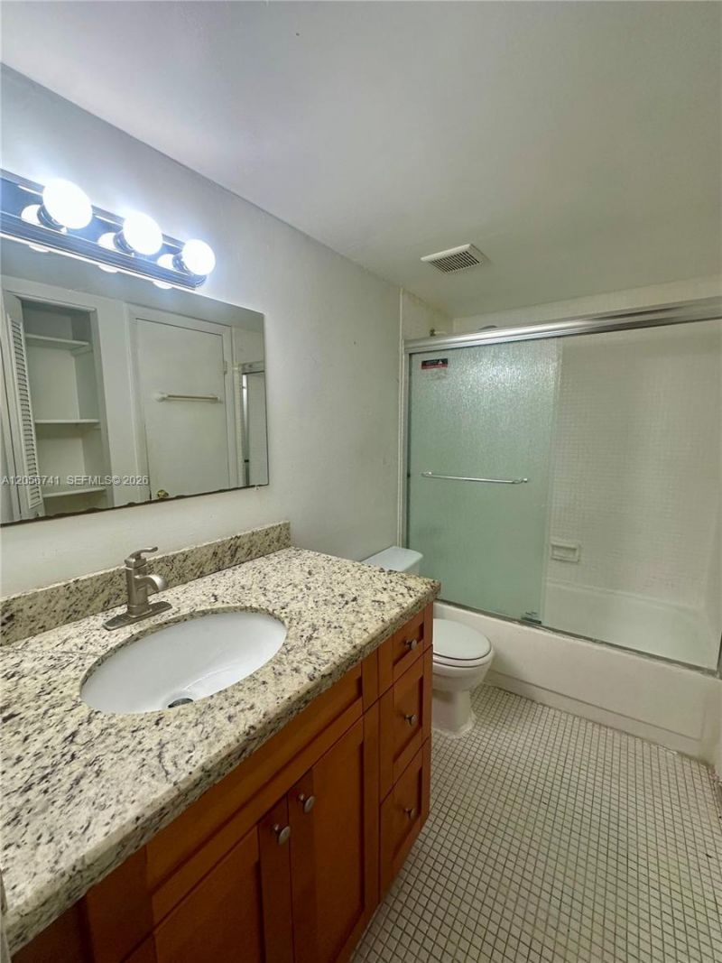 486 NW 165th St Rd, Unit B-103, Miami, FL 33169 Photo