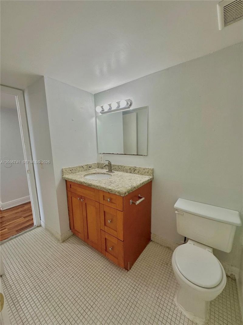 486 NW 165th St Rd, Unit B-103, Miami, FL 33169 Photo