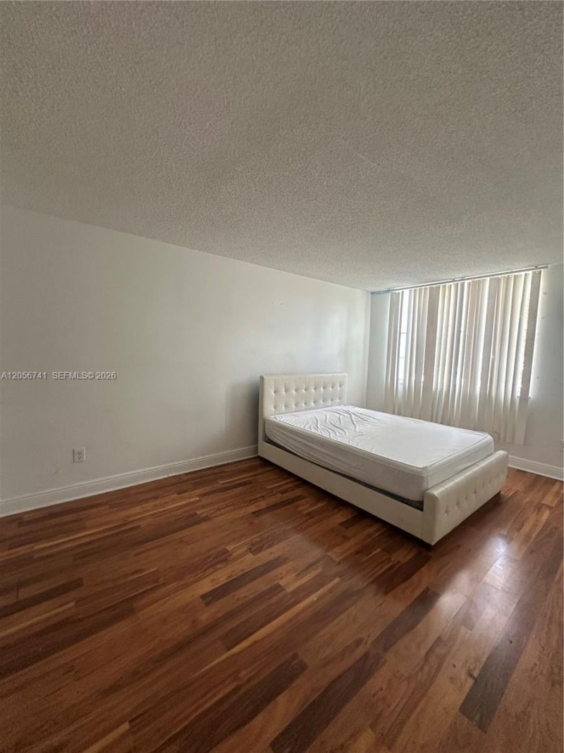 486 NW 165th St Rd, Unit B-103, Miami, FL 33169 Photo
