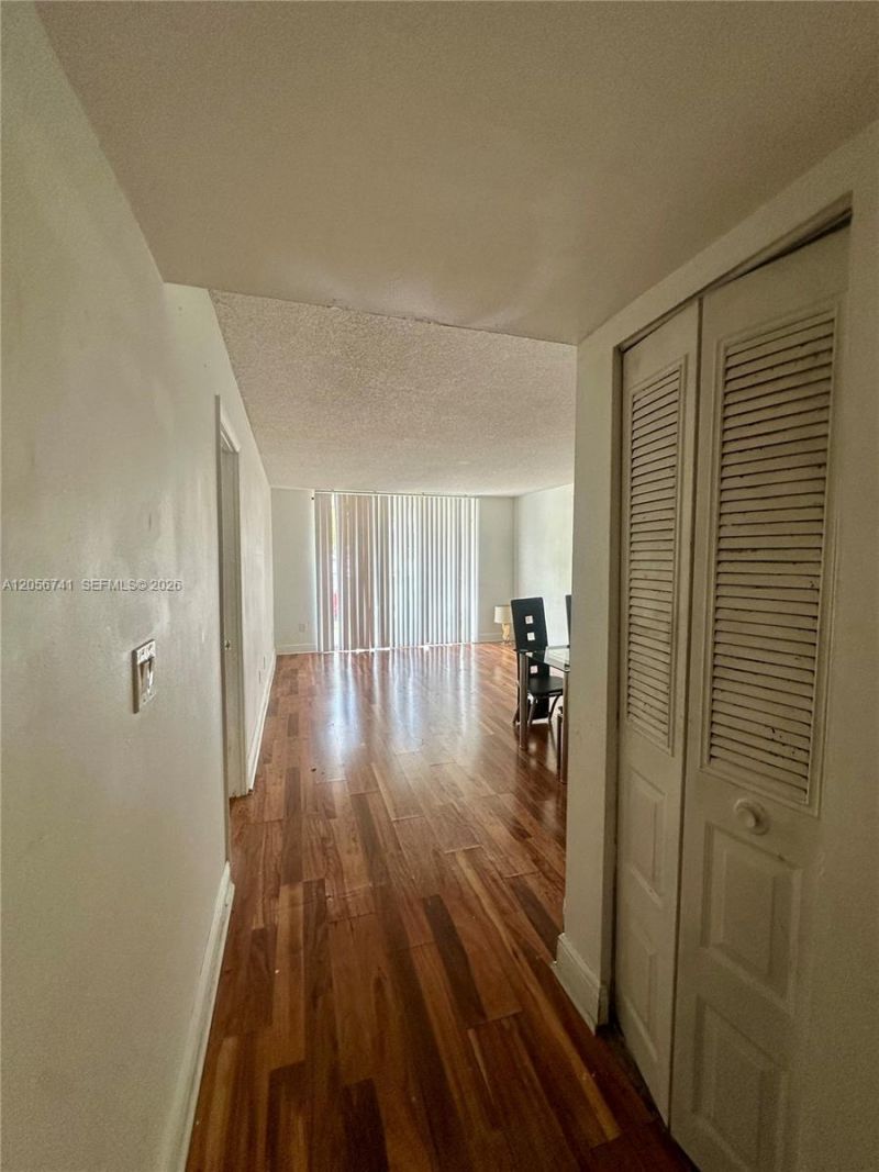 486 NW 165th St Rd, Unit B-103, Miami, FL 33169 Photo