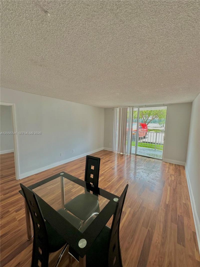 486 NW 165th St Rd, Unit B-103, Miami, FL 33169 Photo
