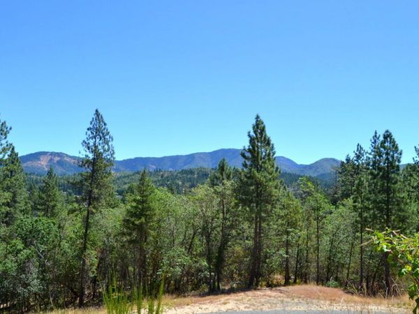 2030 Sylvan Drive, Grants Pass, OR 97527