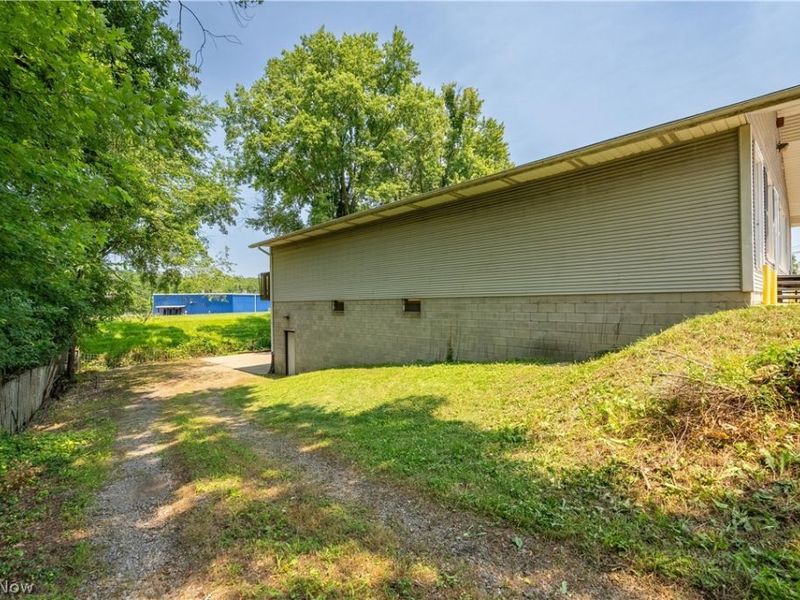 3249 Coral Road NW, Malvern, OH 44644 Photo 22