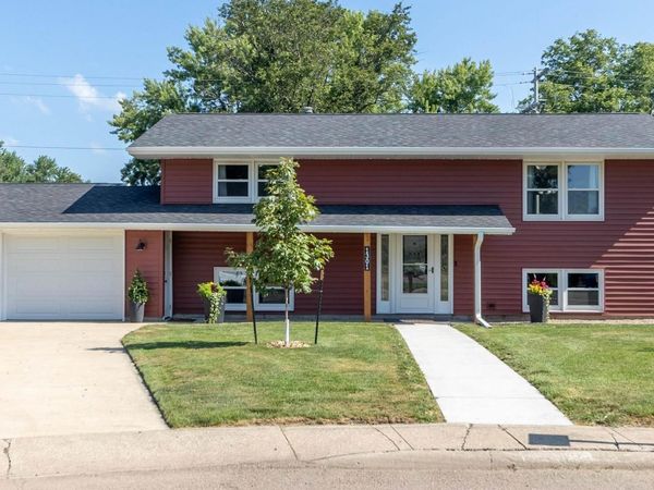 1301 Maple Dr, Onawa, IA 51040