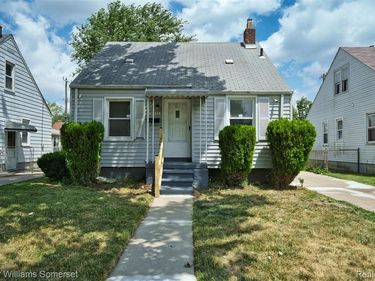 19693 Elkhart Street , Harper Woods, MI 48225