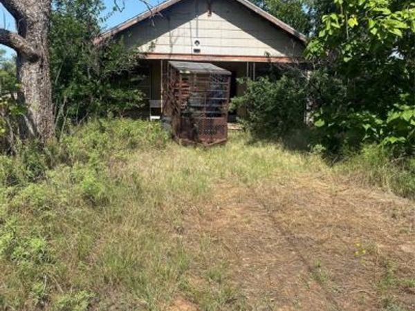 406 Crockett Street, Santa Anna, TX 76878
