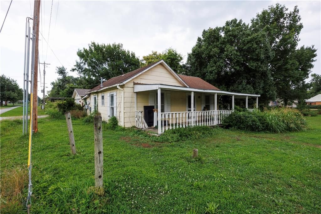 1420 N 4th Street, Neodesha, KS 66757 Main Photo
