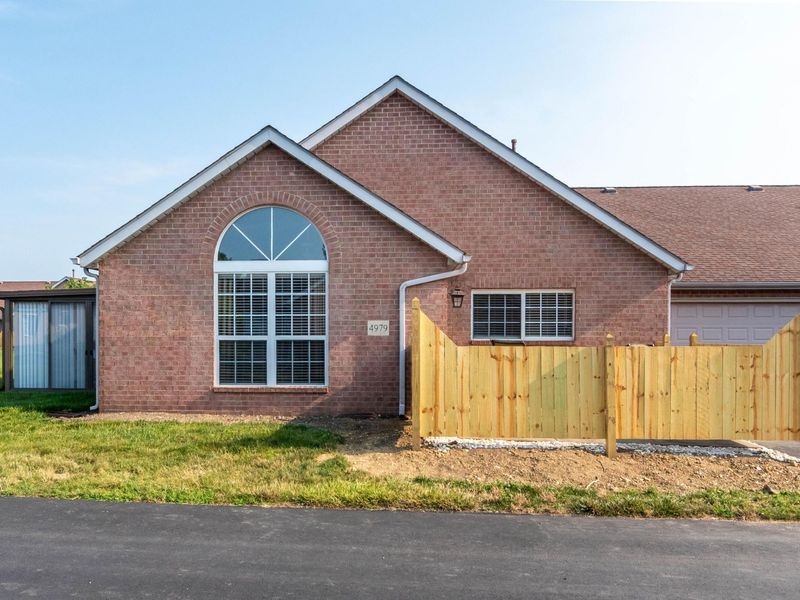 4979 Meadow Run Drive, Hilliard, OH 43026 Photo 1