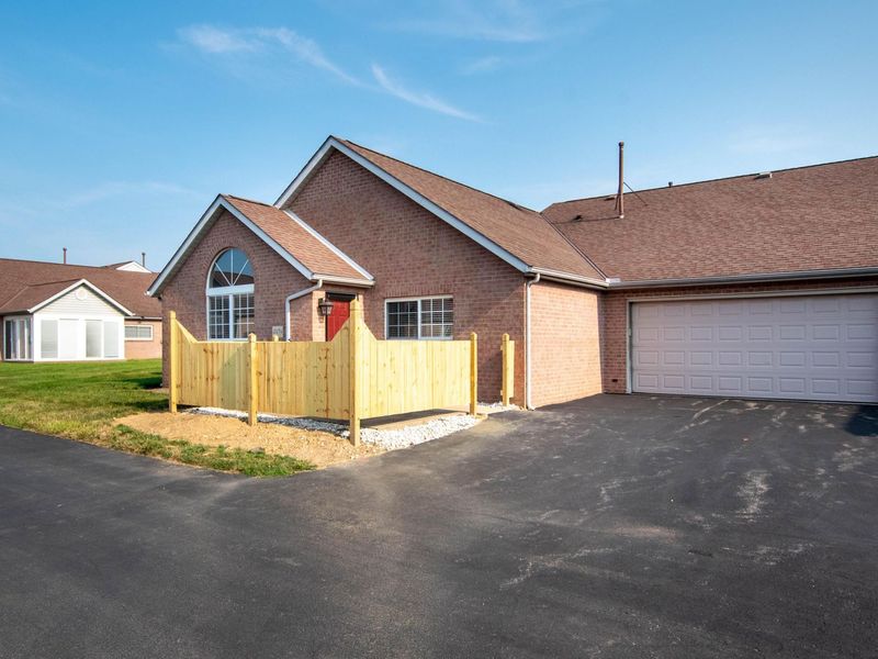 4979 Meadow Run Drive, Hilliard, OH 43026 Photo 3
