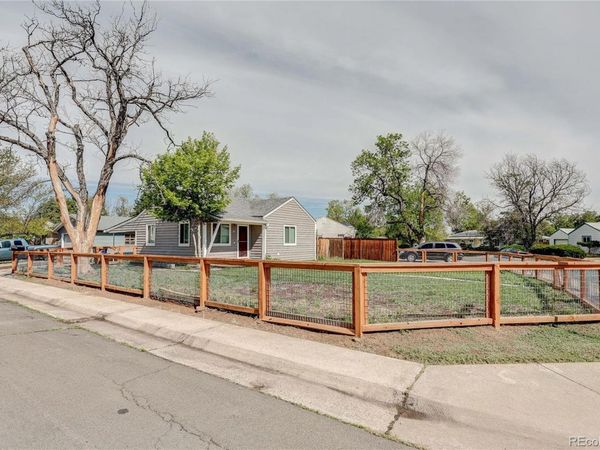 705 Newark Street , Aurora, CO 80010