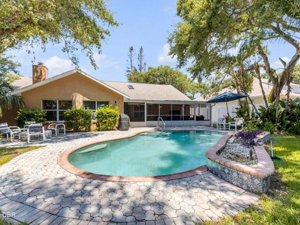 815 E 7th Avenue, New Smyrna Beach, FL 32169