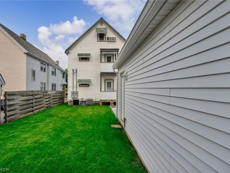 2124 Wascana Avenue, Lakewood, OH 44107 Photo 8