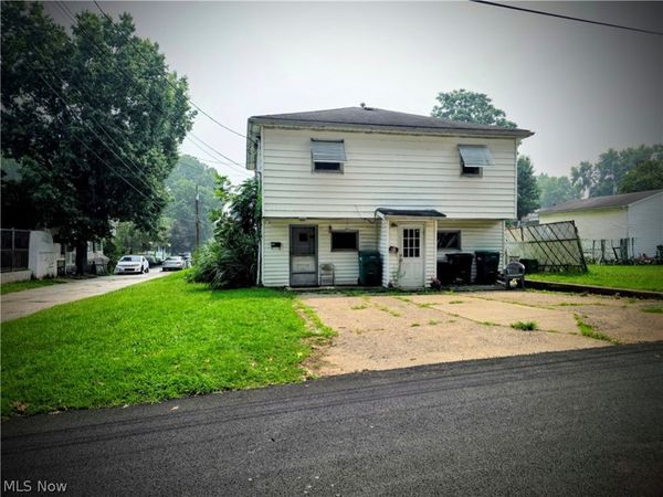 2402 Avery Street , Parkersburg, WV 26101