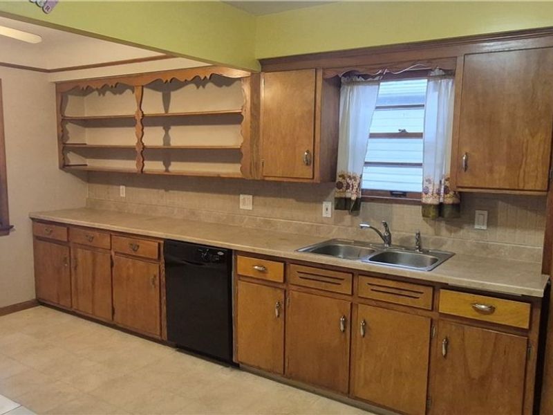 6379 State Road, Parma, OH 44134 Photo 5