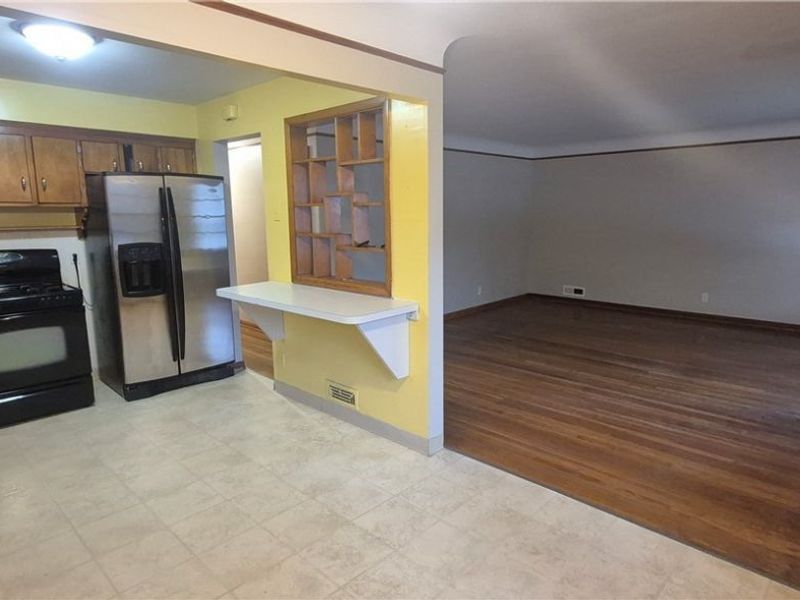 6379 State Road, Parma, OH 44134 Photo 8