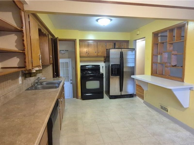 6379 State Road, Parma, OH 44134 Photo 9