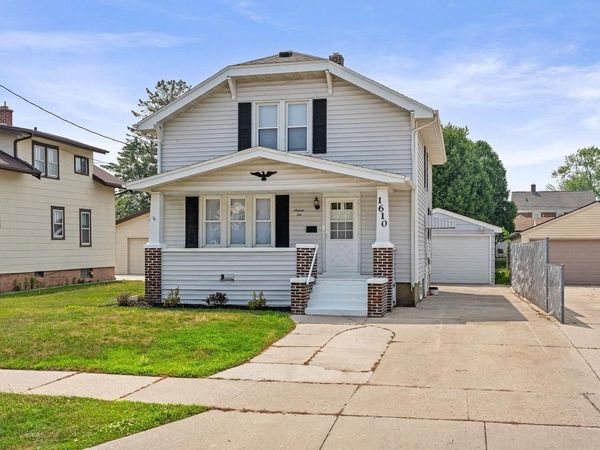 1610 S 14TH STREET, Manitowoc, WI 54220