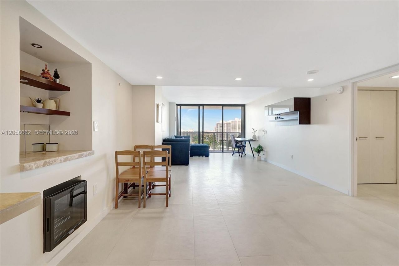 3675 N Country Club Dr , Unit 2310, Aventura, FL 33180 Photo