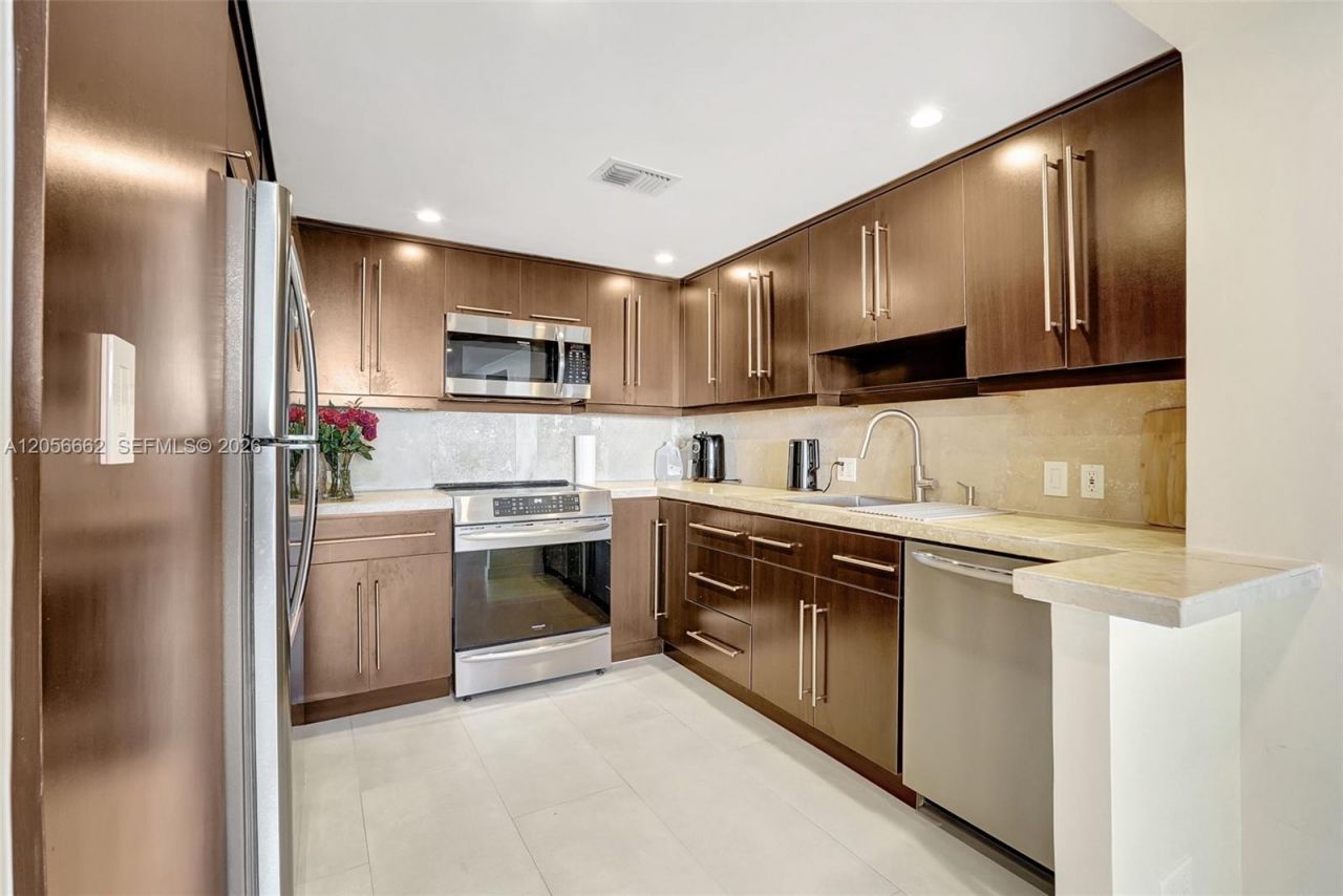 3675 N Country Club Dr , Unit 2310, Aventura, FL 33180 Photo