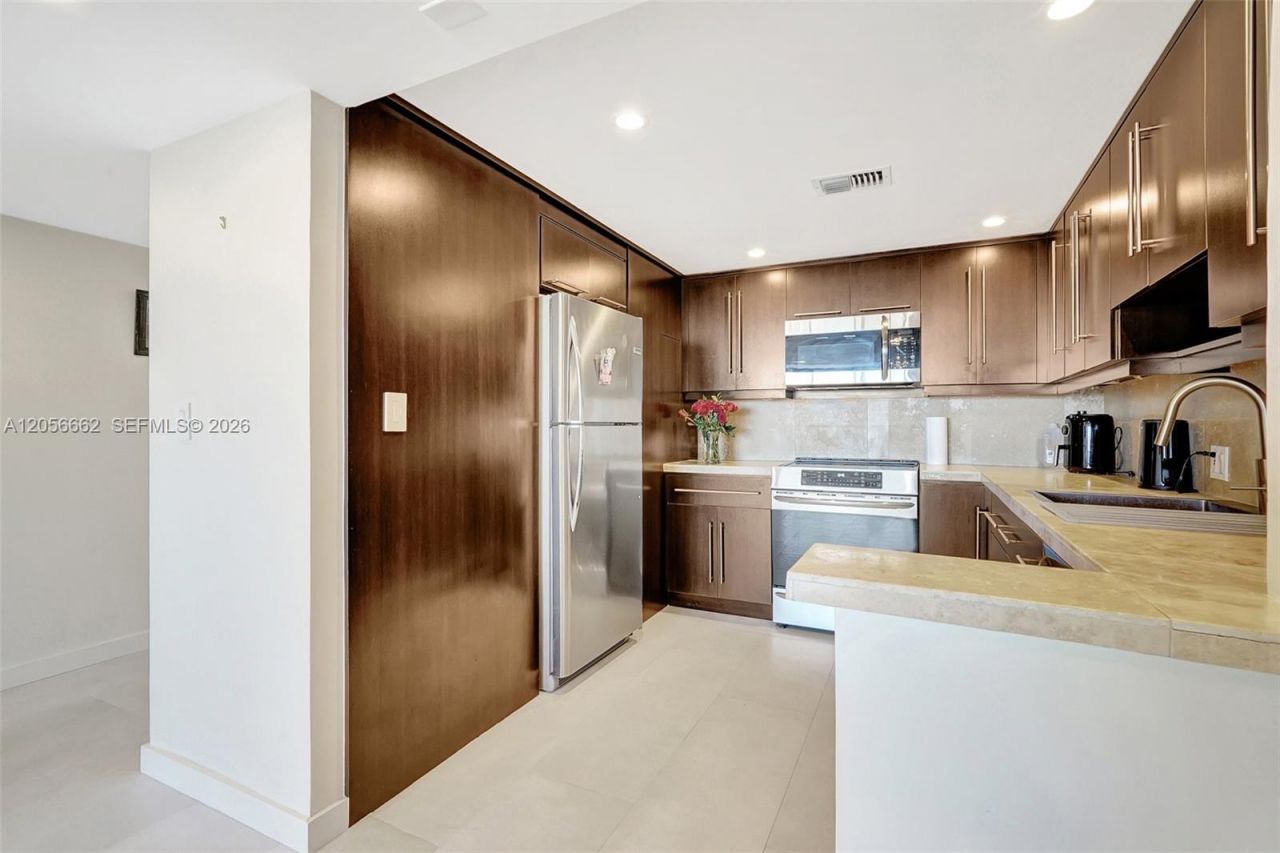 3675 N Country Club Dr , Unit 2310, Aventura, FL 33180 Photo