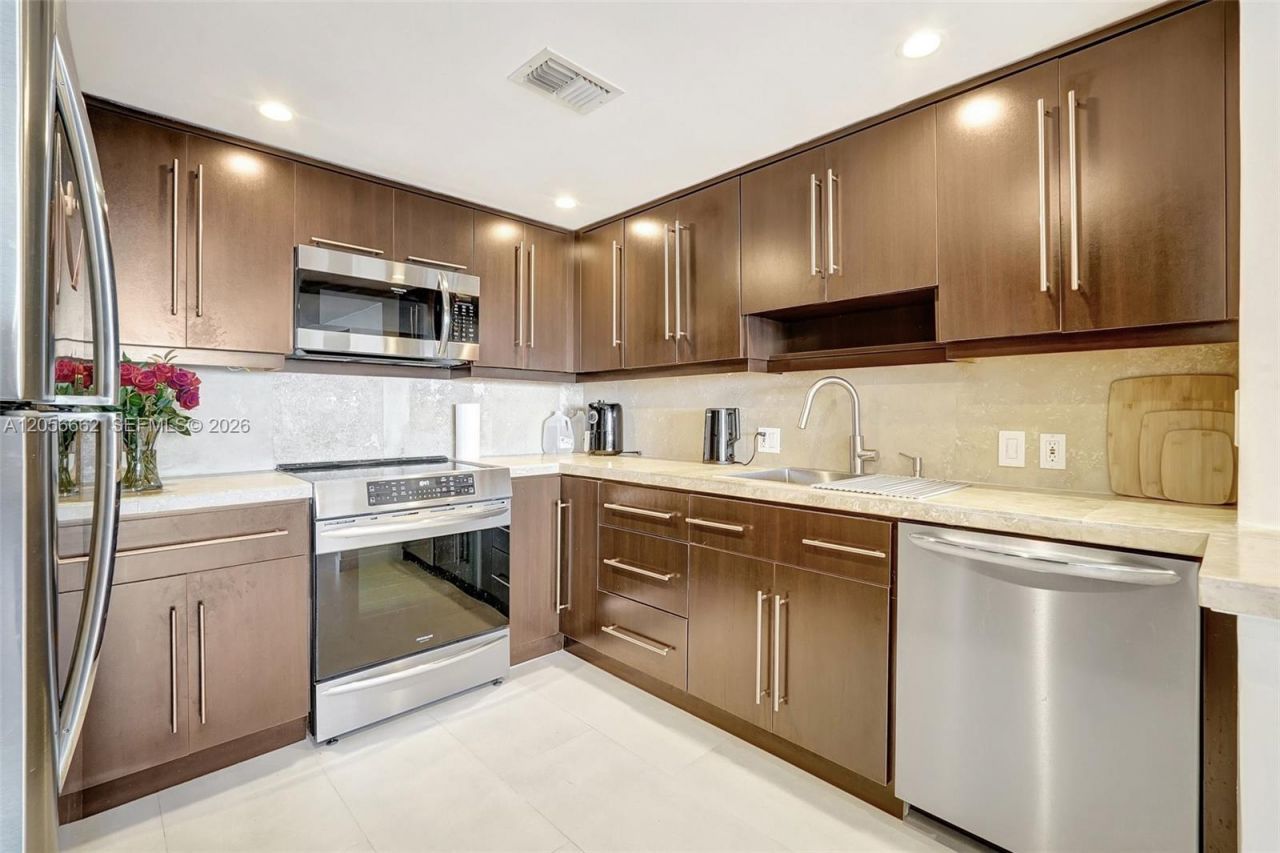 3675 N Country Club Dr , Unit 2310, Aventura, FL 33180 Photo