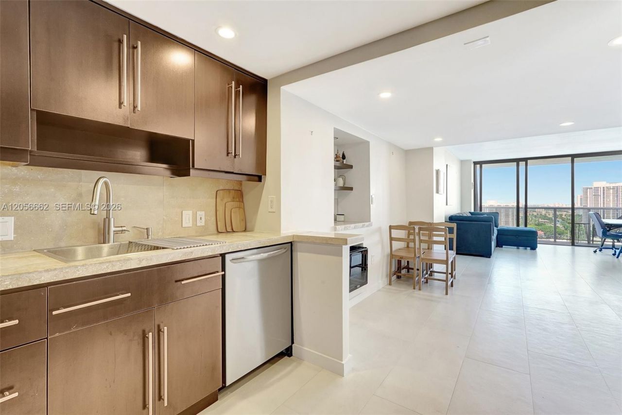 3675 N Country Club Dr , Unit 2310, Aventura, FL 33180 Photo