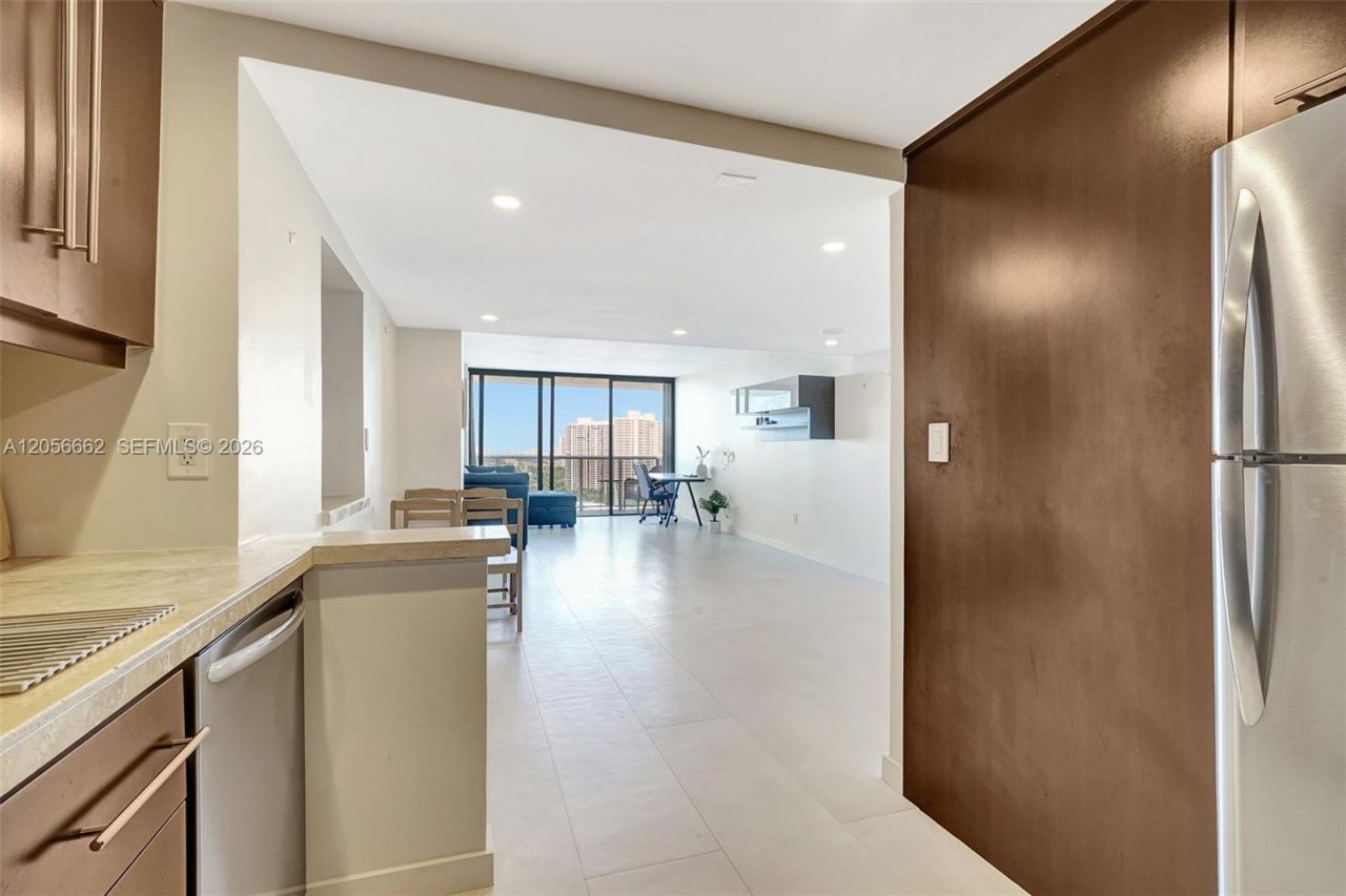 3675 N Country Club Dr , Unit 2310, Aventura, FL 33180 Photo