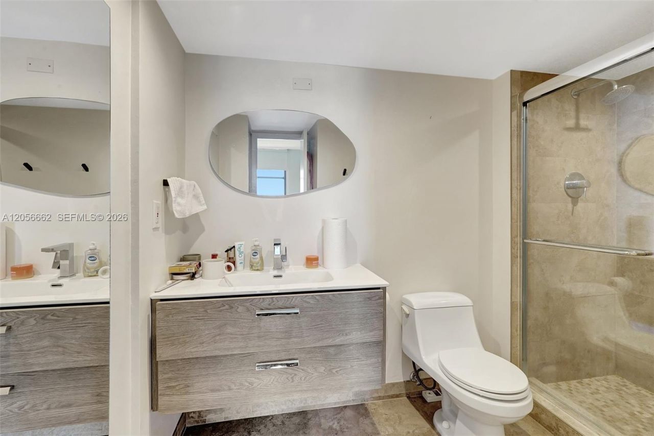 3675 N Country Club Dr , Unit 2310, Aventura, FL 33180 Photo