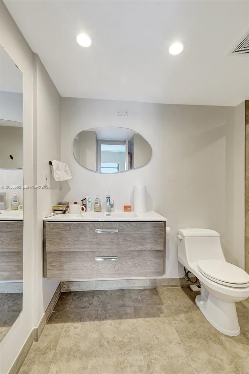 3675 N Country Club Dr , Unit 2310, Aventura, FL 33180 Photo