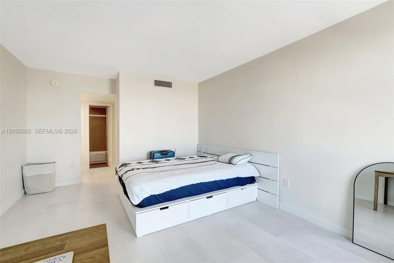 3675 N Country Club Dr , Unit 2310, Aventura, FL 33180 Photo
