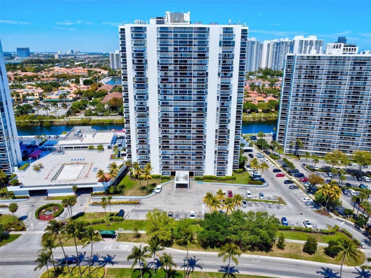 3675 N Country Club Dr , Unit 2310, Aventura, FL 33180 Photo