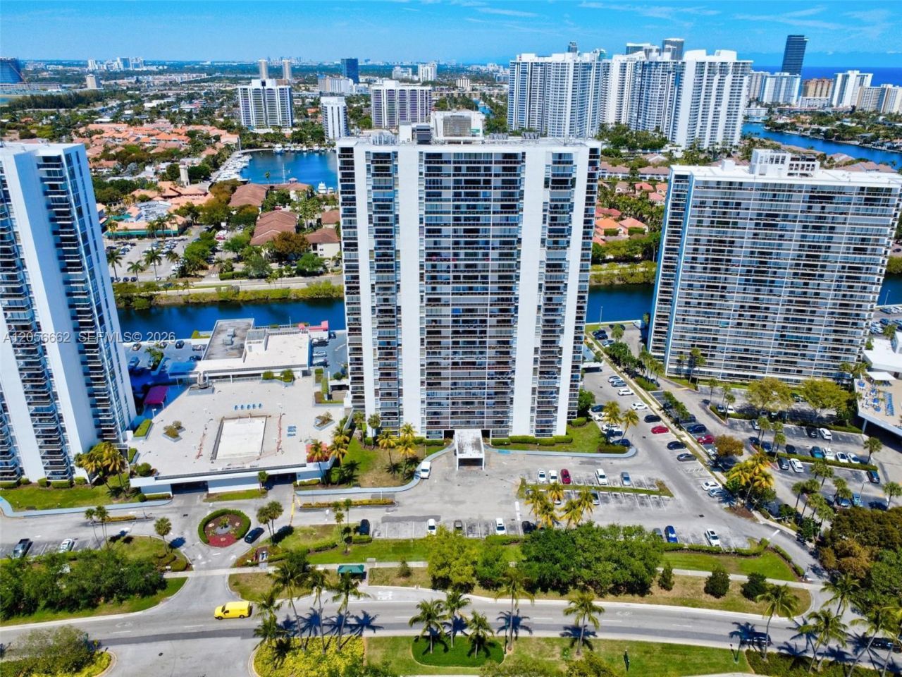 3675 N Country Club Dr , Unit 2310, Aventura, FL 33180 Photo