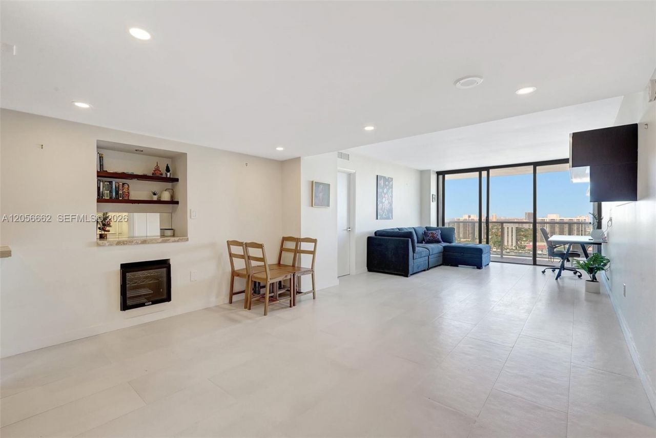 3675 N Country Club Dr , Unit 2310, Aventura, FL 33180 Photo