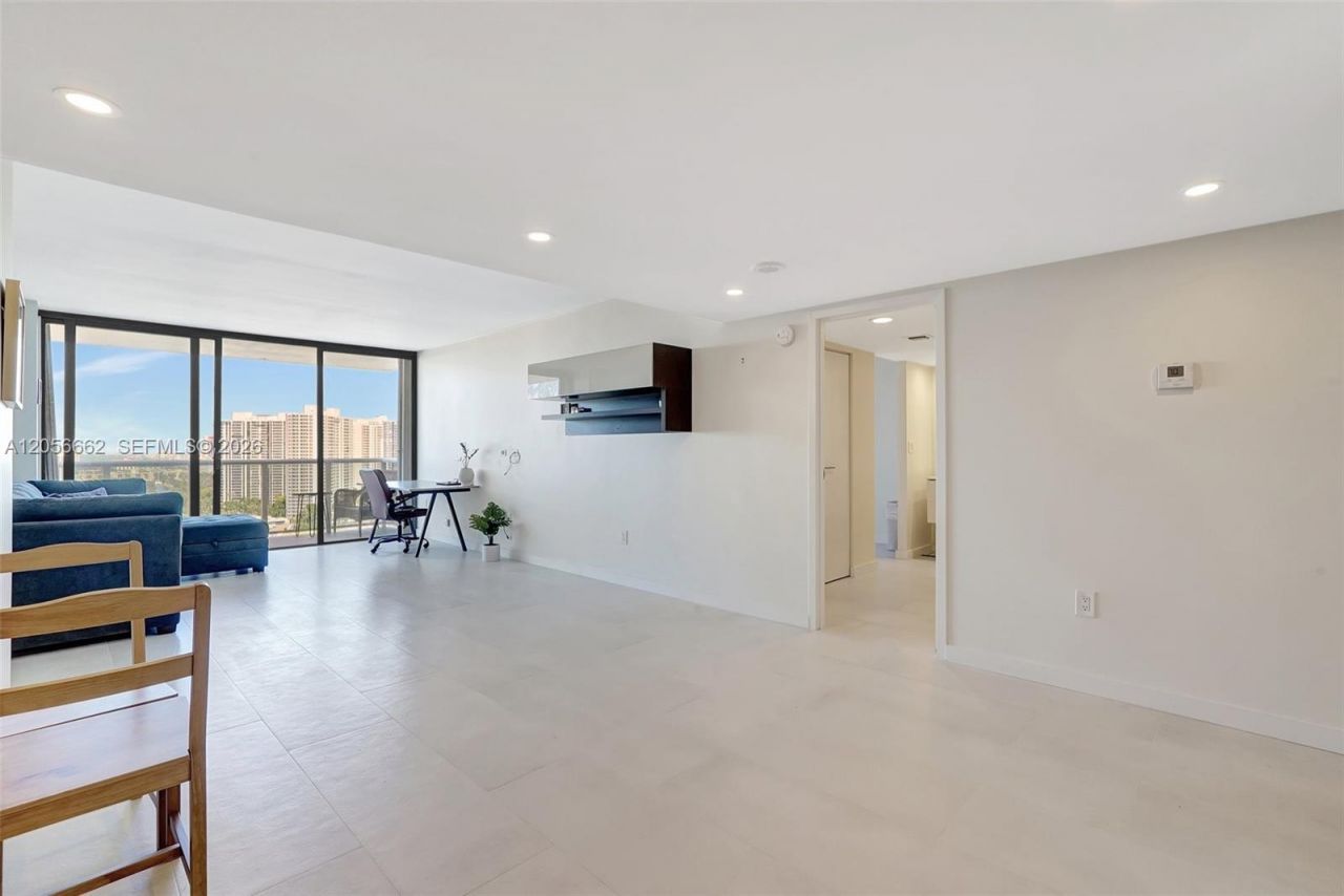 3675 N Country Club Dr , Unit 2310, Aventura, FL 33180 Photo
