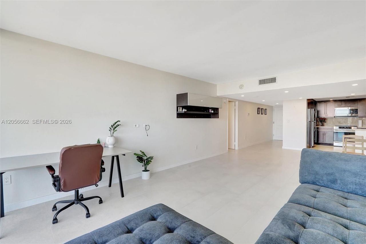 3675 N Country Club Dr , Unit 2310, Aventura, FL 33180 Photo