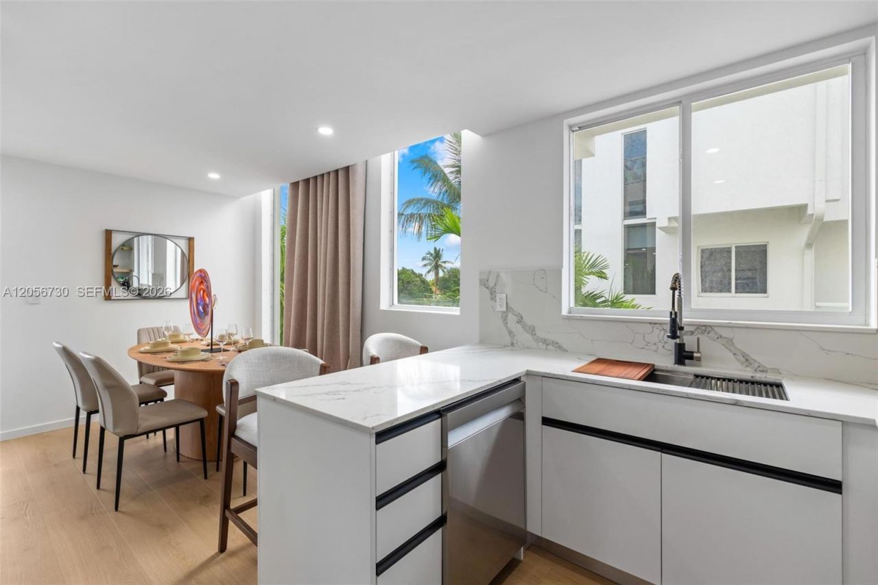 1975 Calais Dr , Unit 6, Miami Beach, FL 33141 Photo