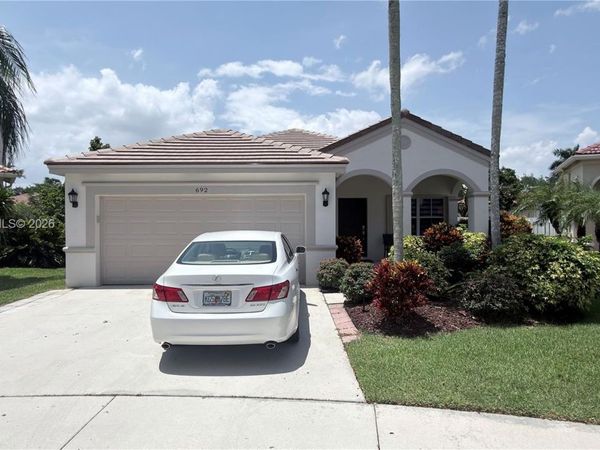 692 Maplewood Ct, Weston, FL 33327