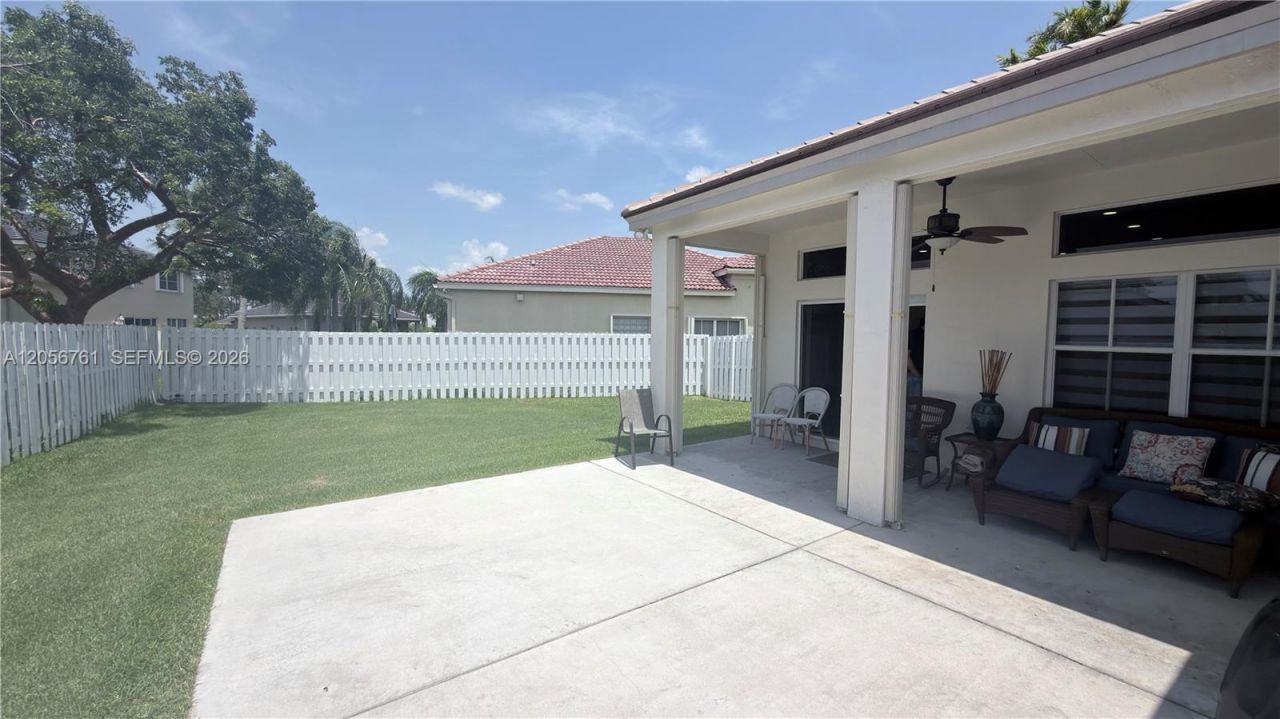 692 Maplewood Ct, Weston, FL 33327 Photo
