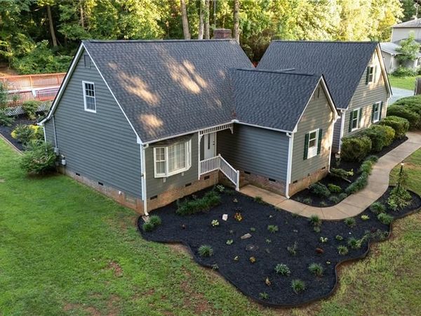 3962 Kimesville Road , Burlington, NC 27215