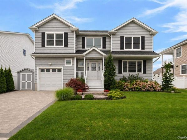 2548 Ocean Avenue , Seaford, NY 11783