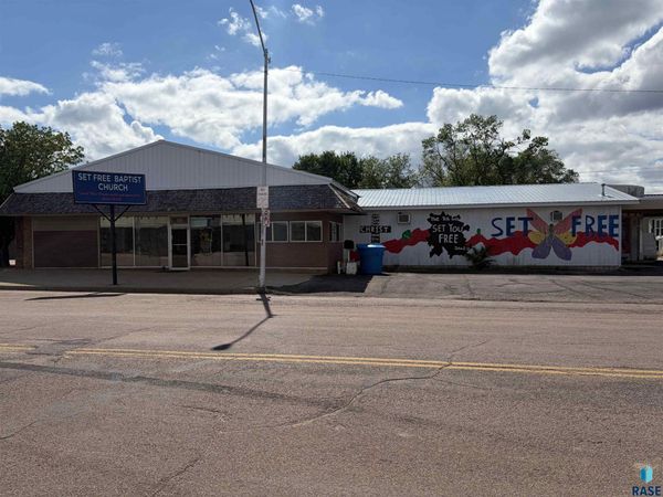 213 N 3rd St, Beresford, SD 57004