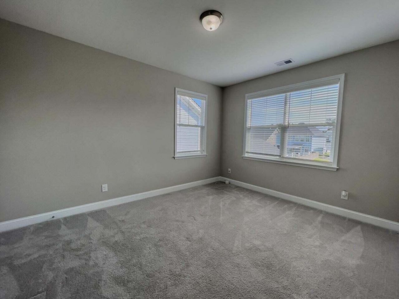 163 Yorkshire Drive Photo 18