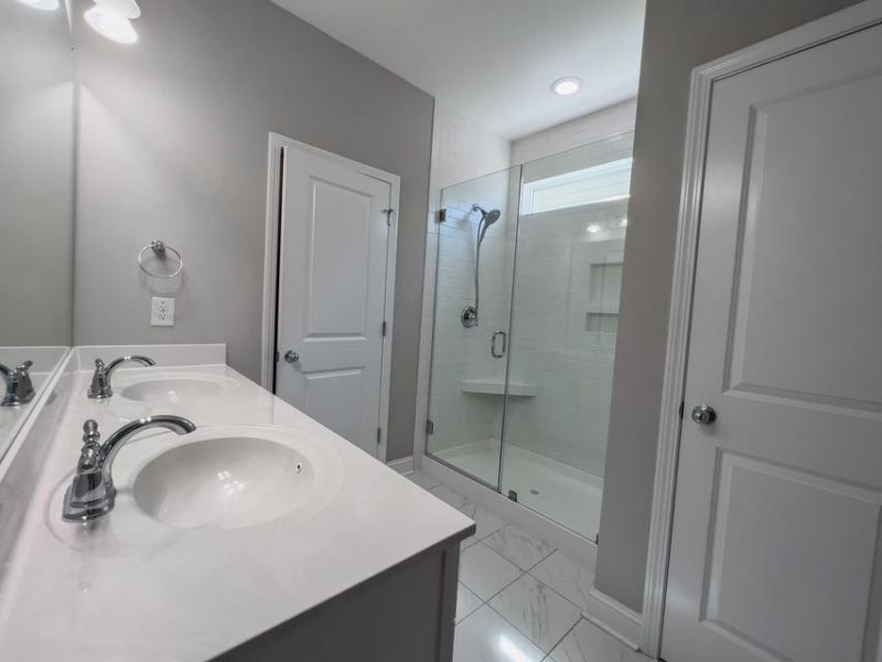 163 Yorkshire Drive Photo 22