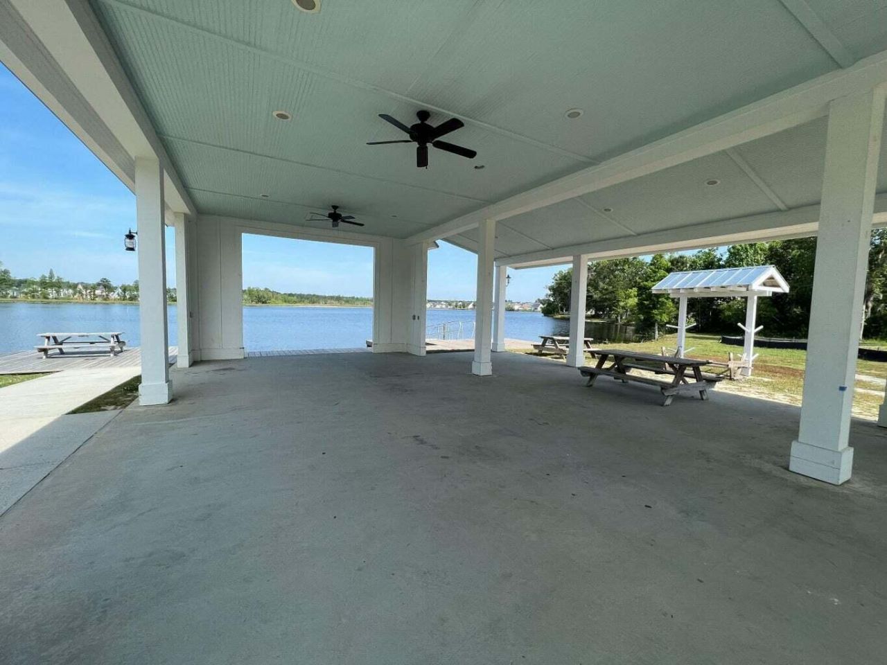 163 Yorkshire Drive Photo 33