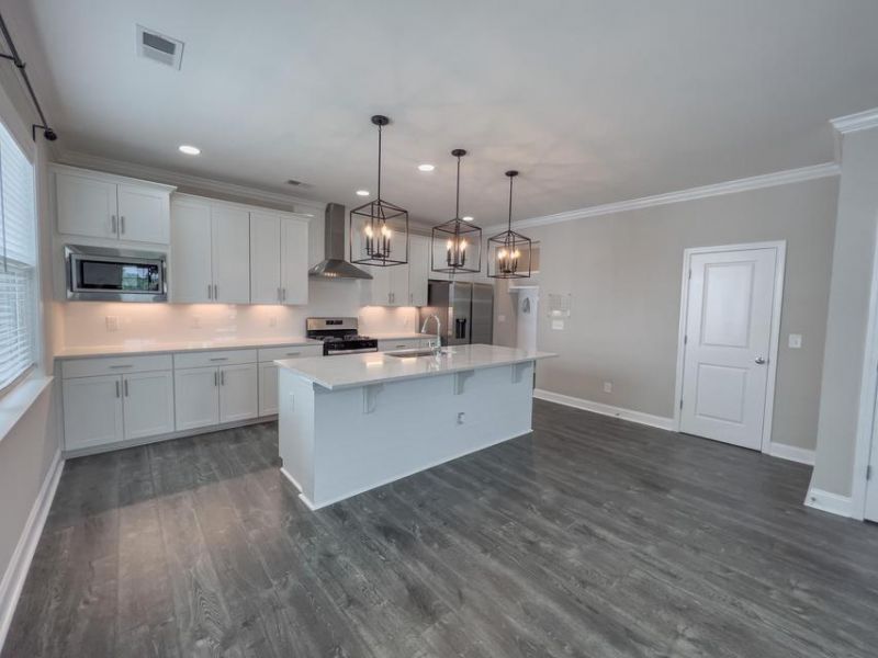 163 Yorkshire Drive Photo 6