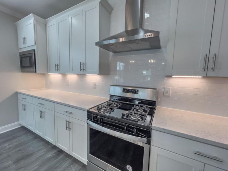 163 Yorkshire Drive Photo 8