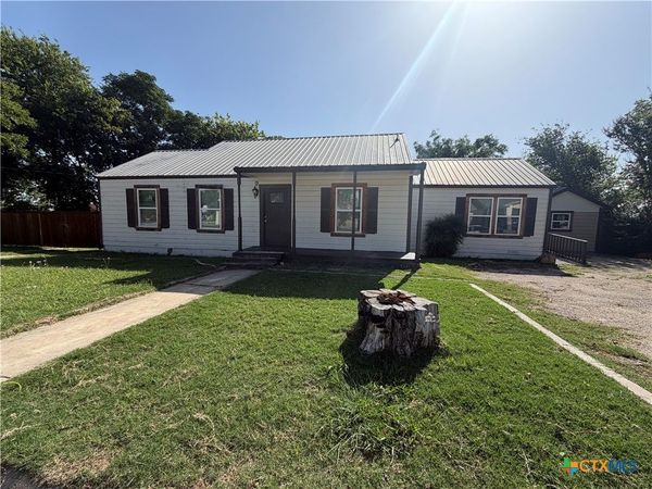 103 S Walnut Street , Lampasas, TX 76550