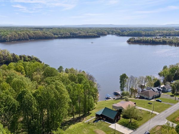 201 Bell Memorial Dr , Estill Springs, TN 37330