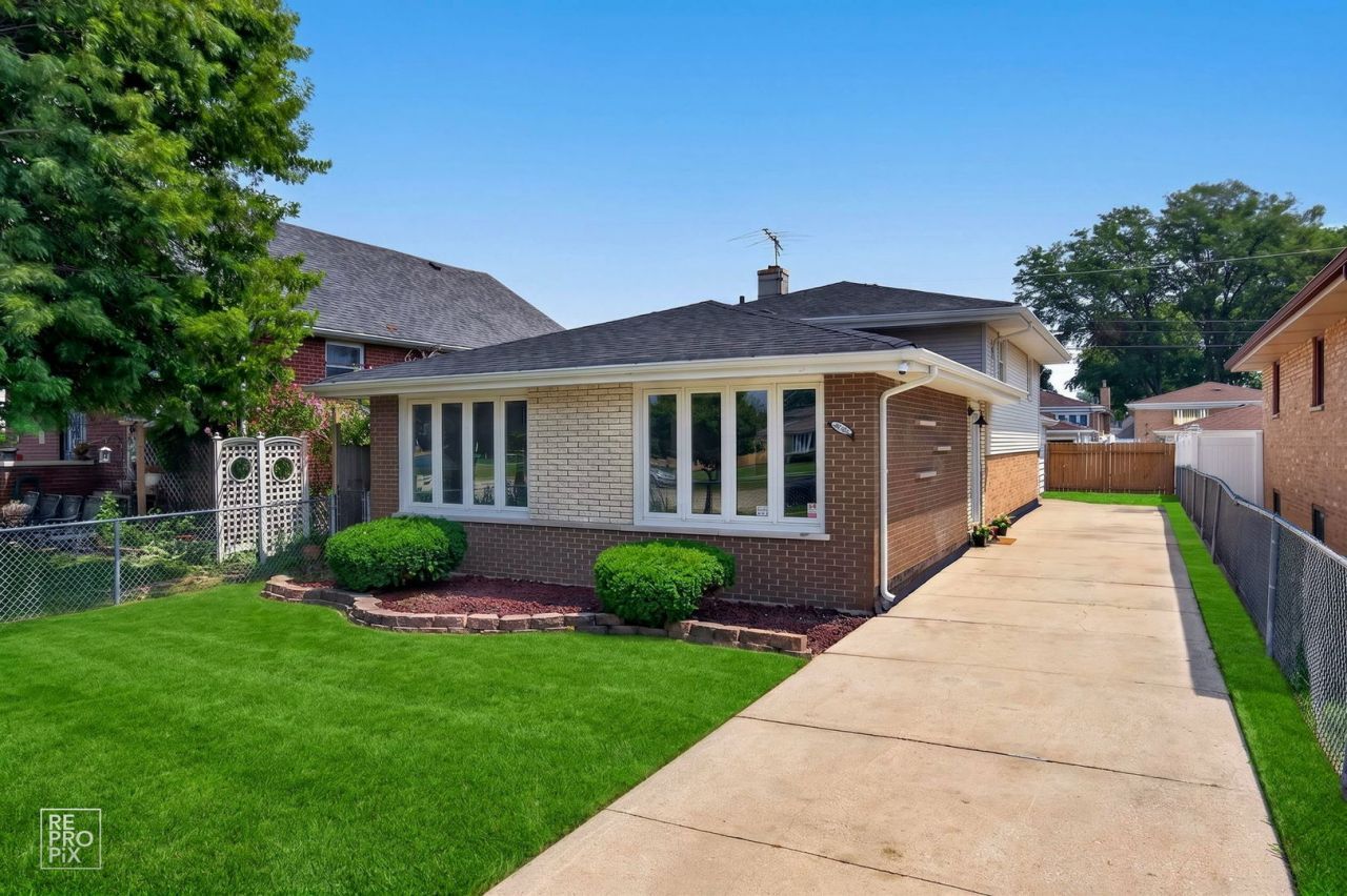7725 NARRAGANSETT Avenue, Burbank, IL 60459