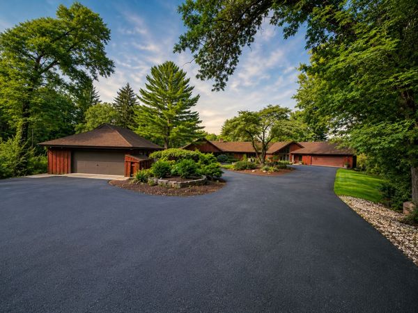7328 Kinnikinnick Drive, Roscoe, IL 61073